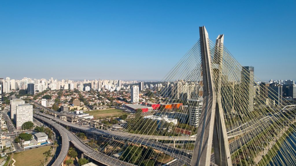 Quem sao os investidores que impulsionam o mercado de imoveis de luxo em Sao Paulo